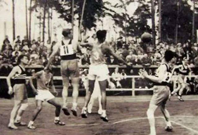 看看85年前,中国男篮是怎样打奥运会的._篮球