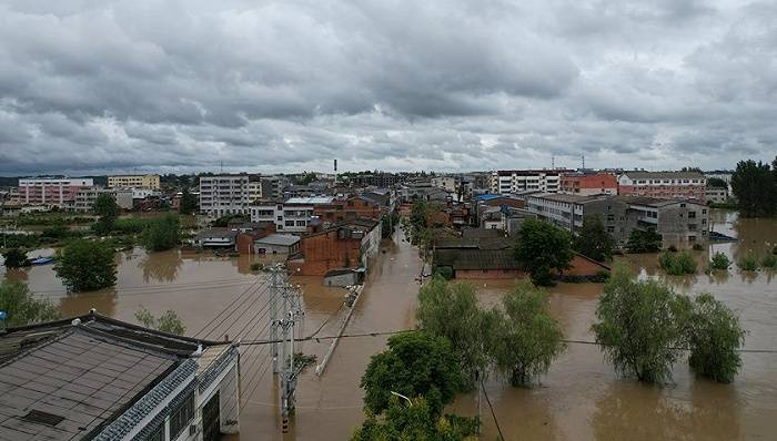 特大暴雨袭击湖北:最大降雨量438毫米,随县柳林镇积水2.46米