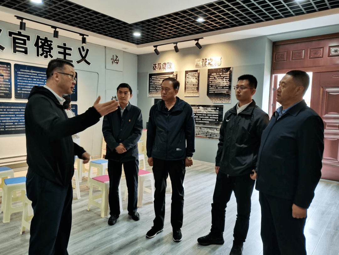 省纪委监委宣传部长弓晓忠一行莅临治多县调研指导工作