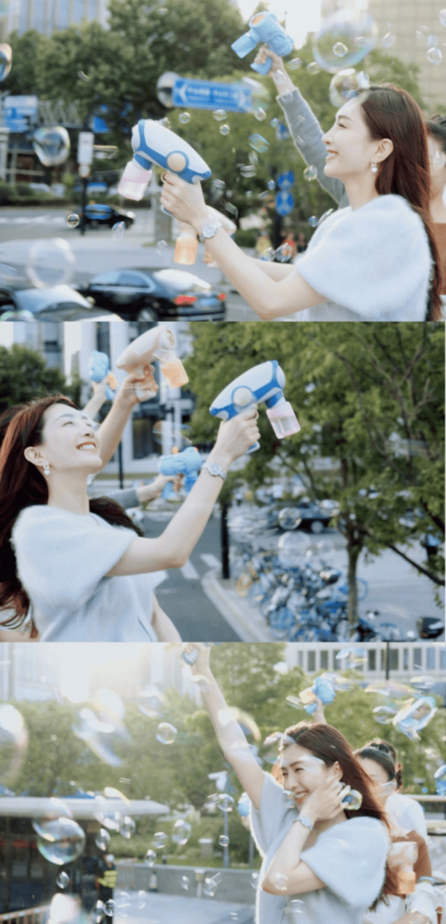 江疏影|江疏影原装五官真抗老，穿针织衫露天大巴玩泡泡像少女，太漂亮了