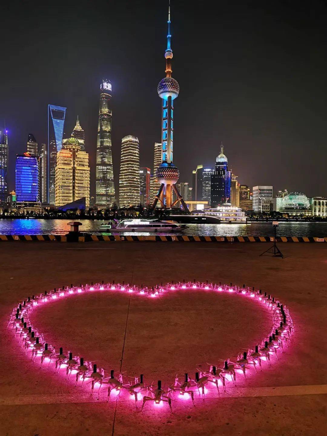 就在虹口北外滩滨江打卡景观之上的浪漫七夕