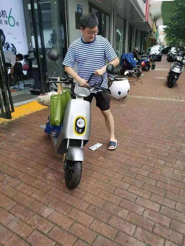 绿源液冷电动车脱口秀大会爆梗出圈inno7终端怎能不火