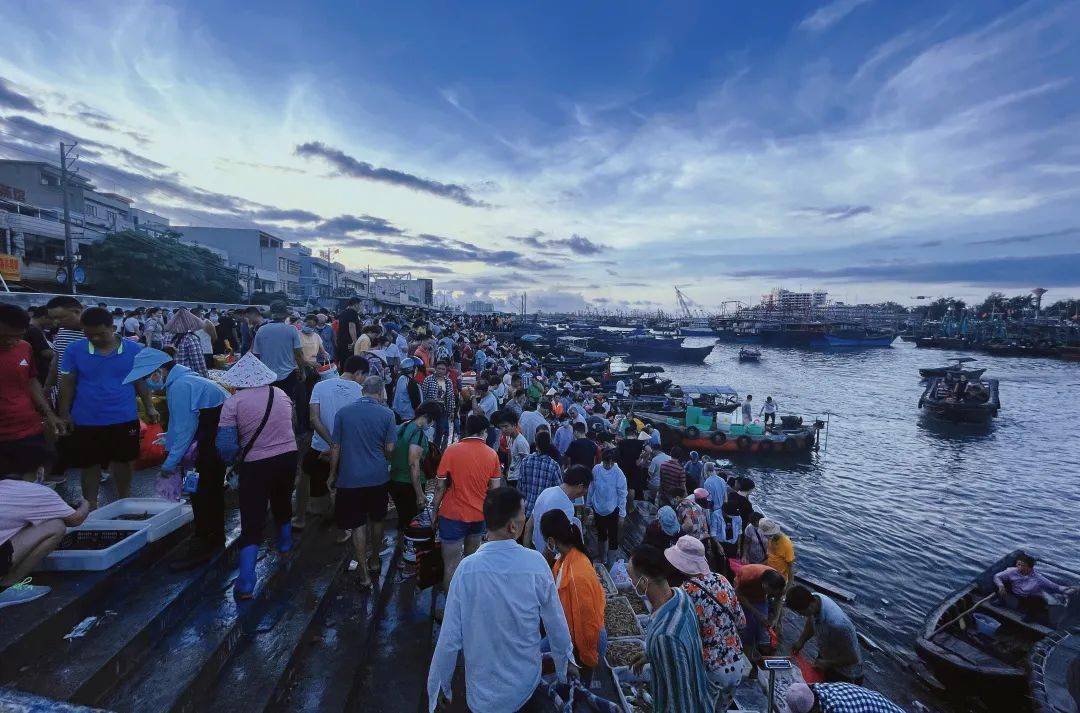 多图预警 侨港码头 北海三面环海,开海后的各类鱼货会从"四