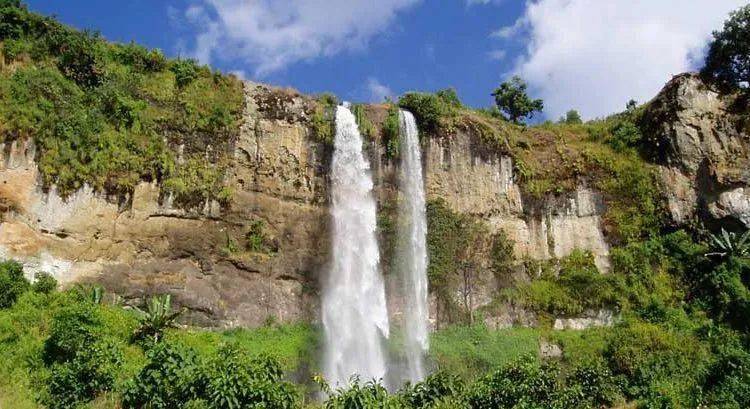 elgon 乌干达埃尔贡山有5座主峰,最高的一座是位于乌干达境内的瓦加