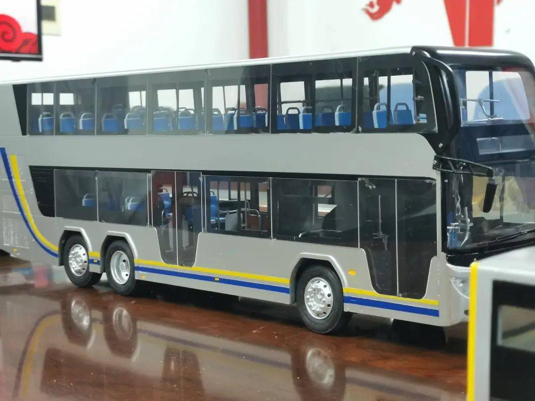 袁哥定制的双层巴士模型