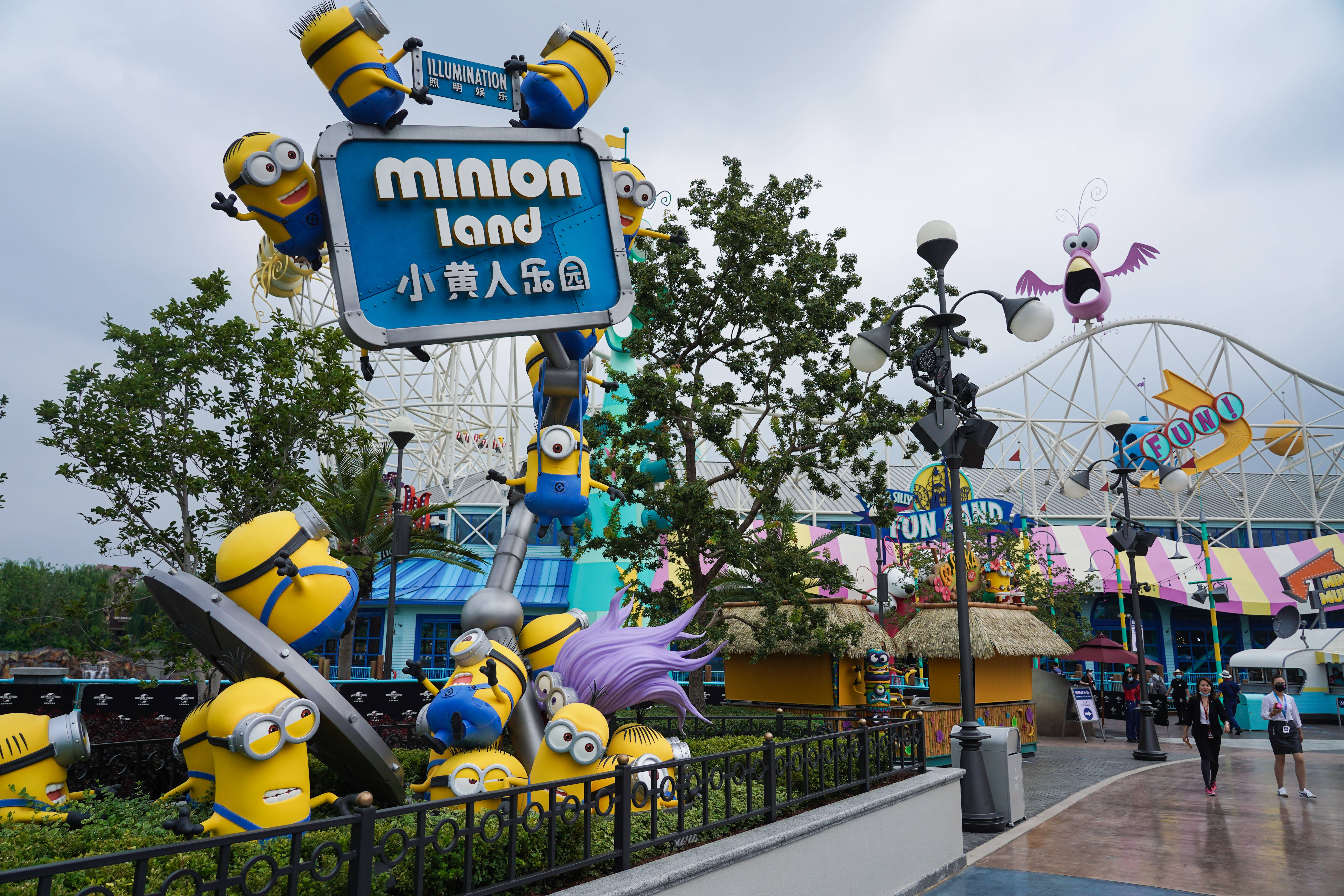 这是8月13日拍摄的北京环球影城主题公园的小黄人乐园景区.