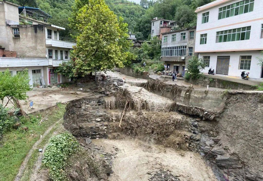 磨沟村的道路中断↓旬阳棕溪镇部分道路水毁严重↓旬阳县致使道路受损