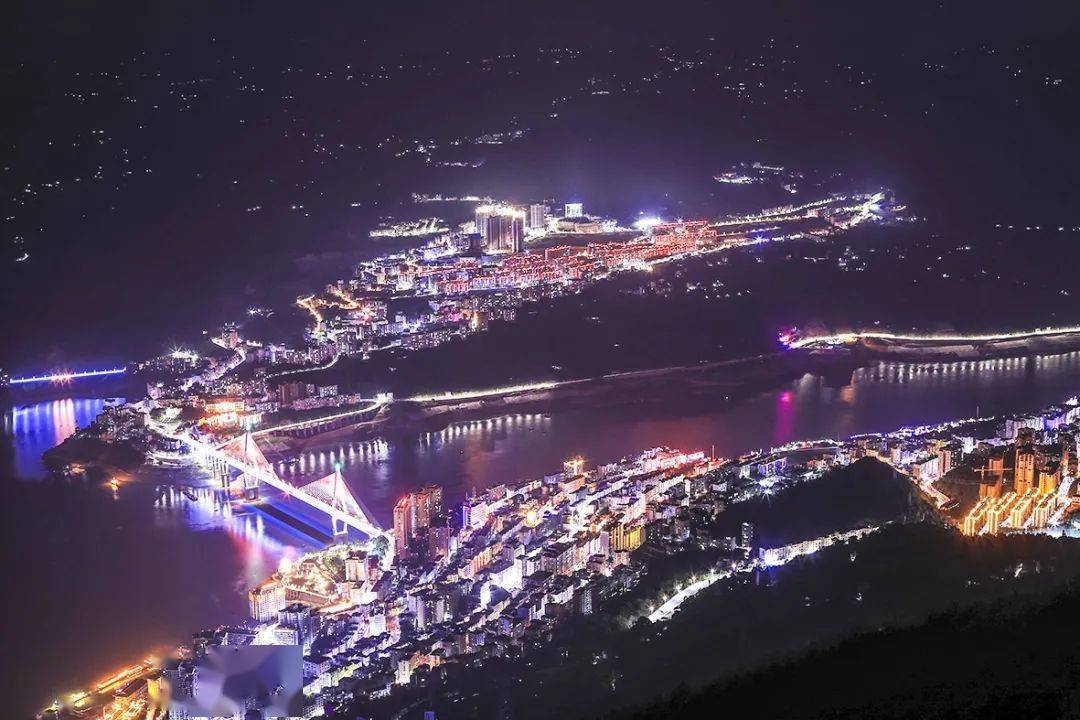 巴东夜景流光溢彩!