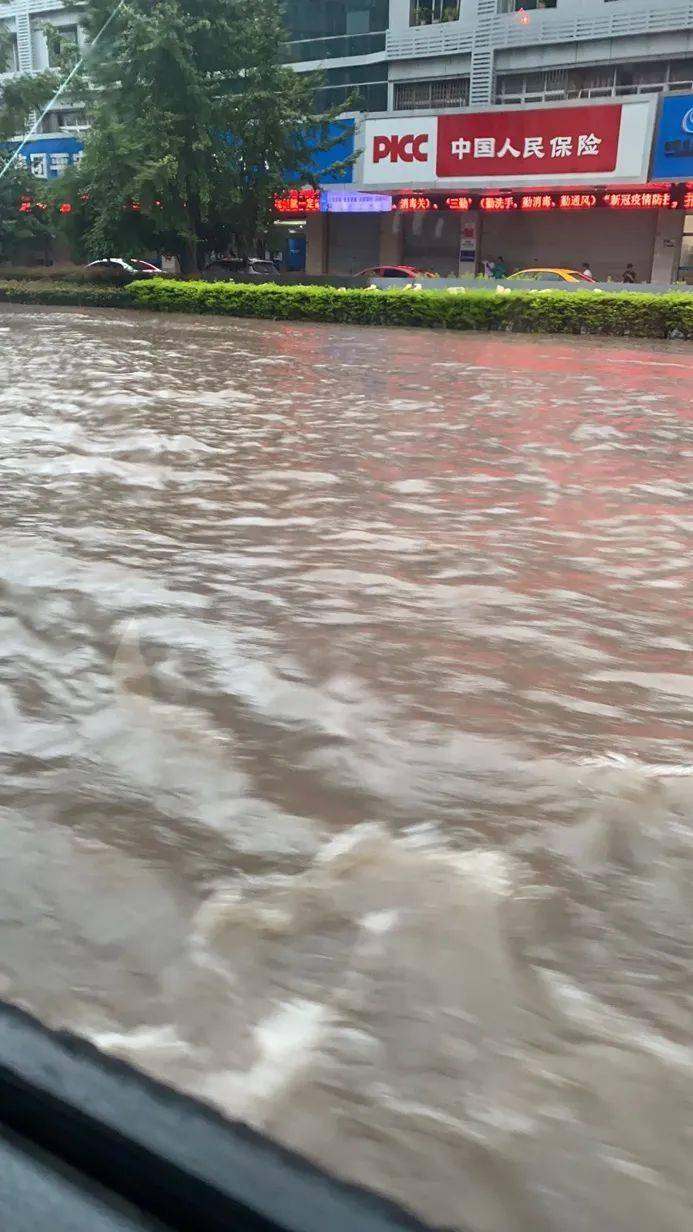 暴雨倾盆!富顺多地被淹!_自贡人