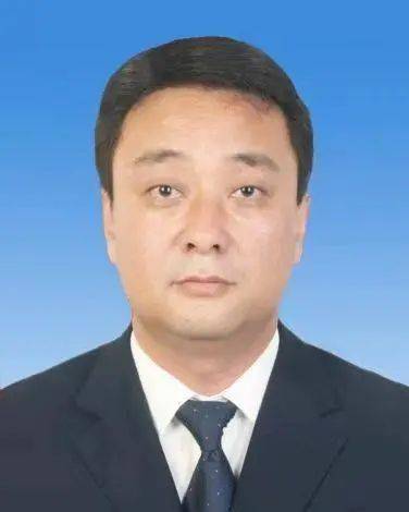 会议审议通过了关于接受王宇鹏同志辞去洛南县人民政府县长职务请求的