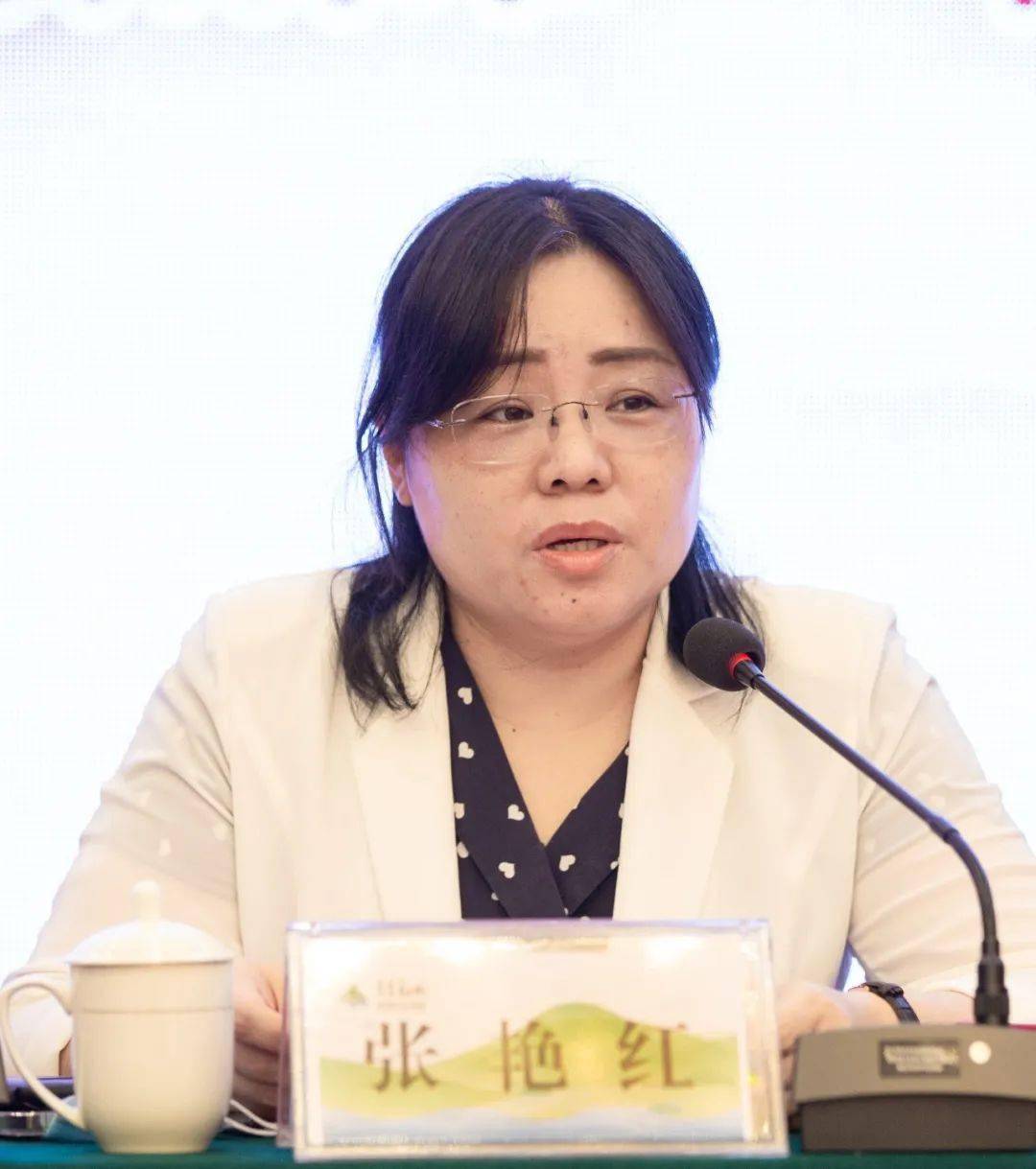 威海市女企业家协会会长张艳红女士讲话