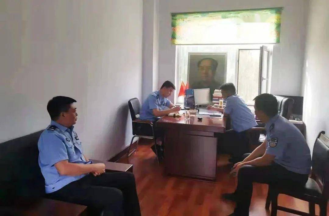 会上,党委委员,副局长白河江宣读《绛县公安局村(社区)"两委"换届