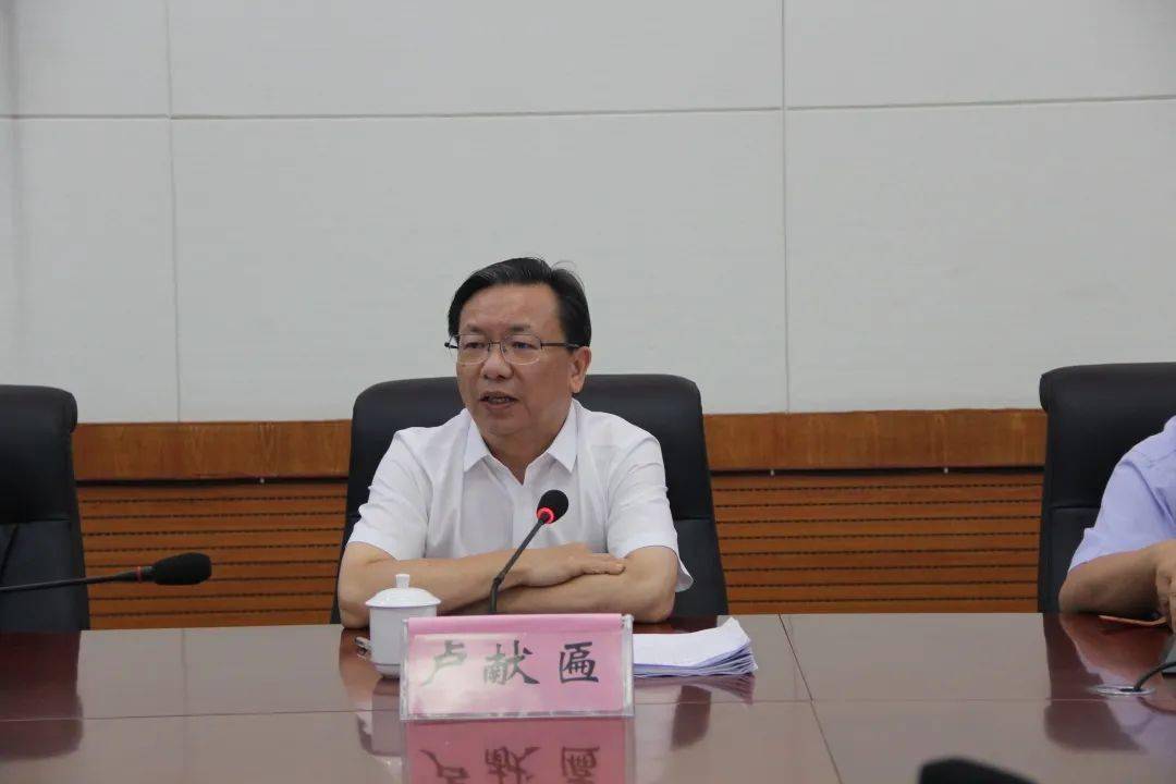 自治区人大常委会副主任卢献匾一行到隆林组织召开人大民族工作和自治