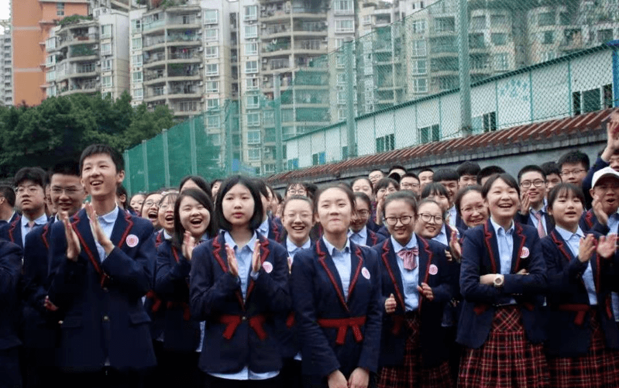 重庆市第七中学校 重庆七中的校服款式众多,不同季节,不同场合都可以