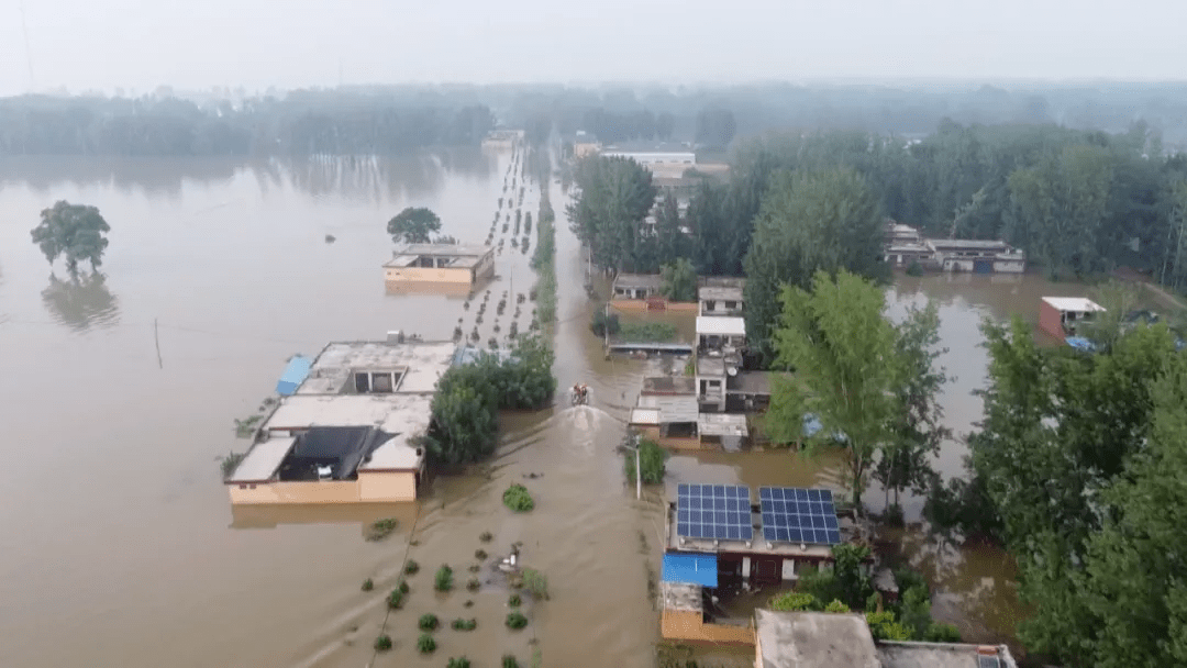 河南遭受强降雨7月下旬,河南省遭遇历史罕见特大暴雨灾害,造成大量