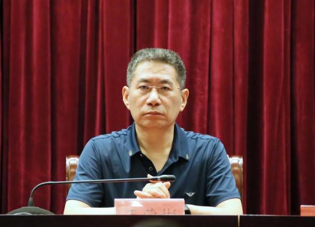 民盟中央秘书长兼办公厅主任王荣彬