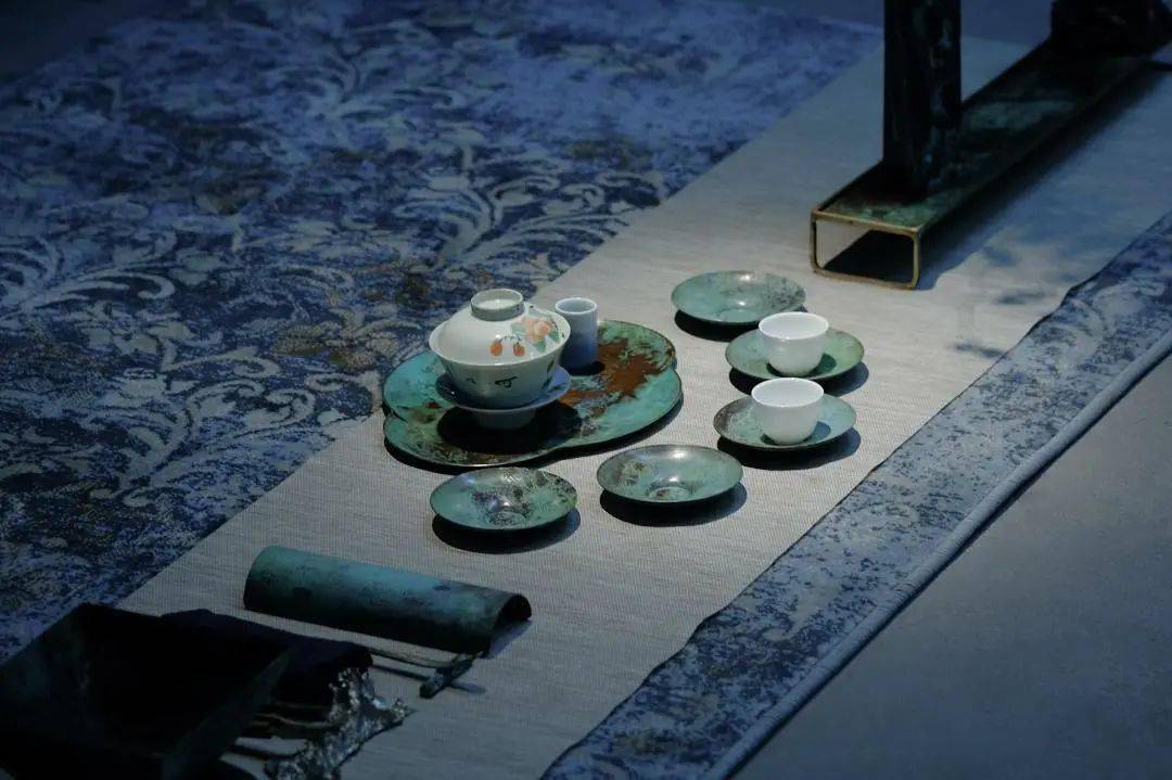 茶席布 茶席布不仅有装饰作用,还有点名茶席主题,划分事茶区域的功能