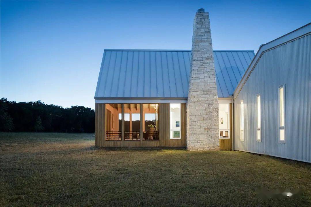 一个自给自足的可持续的现代农舍hillcountryhouse