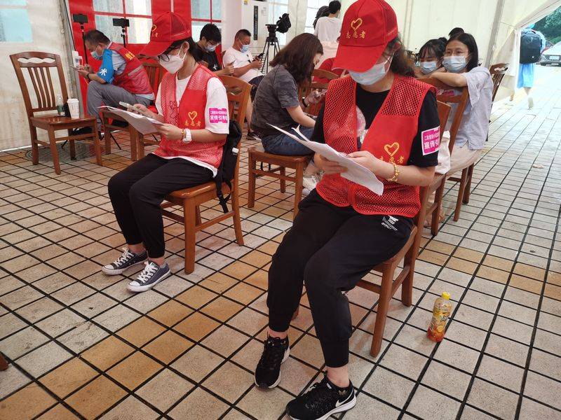 江苏省无锡市山北街道关工委组织志愿者参与疫情封控演练