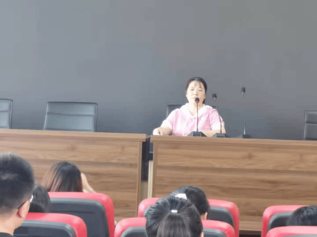 西湖一中:借培训之风帆,助青年教师远航
