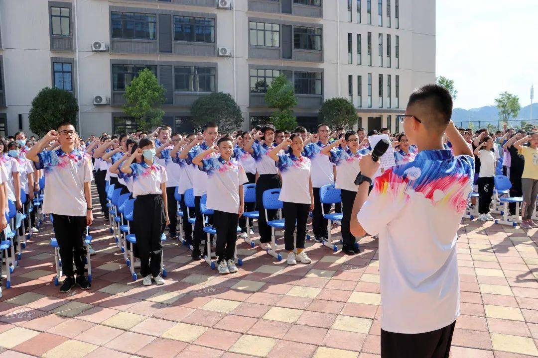 不负韶华杨帆起航——柳州铁一中学初中部(北校区)崇远中学2021年秋季