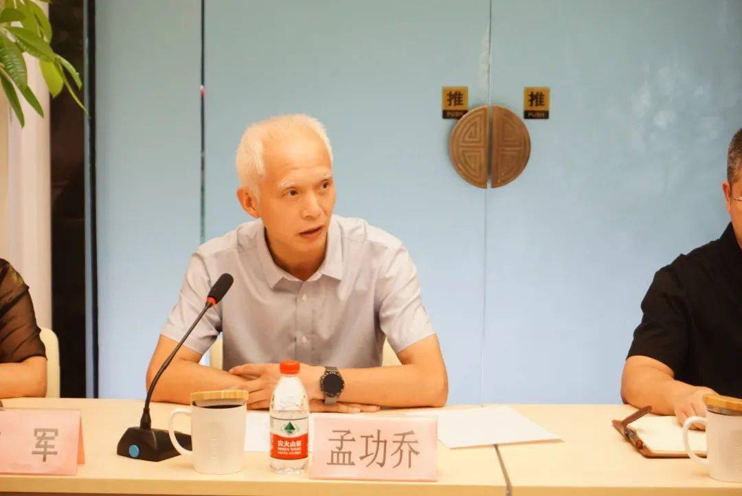 区人大常委会主任吴才敏赴代表联络站开展联系基层代表和人民群众活动