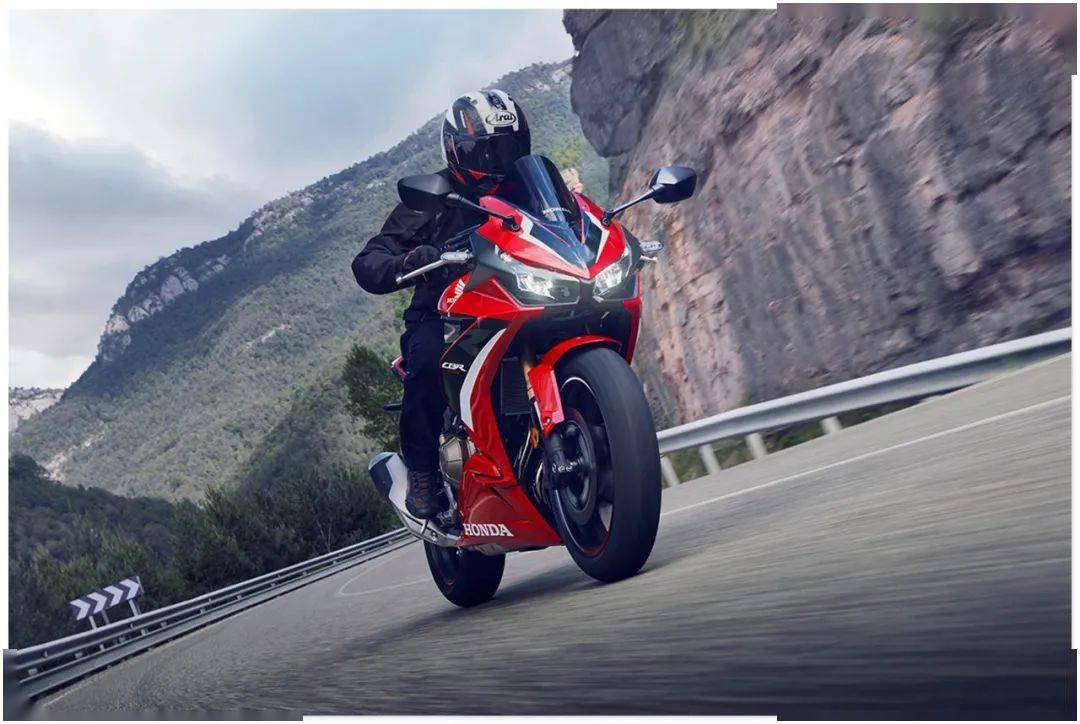 honda2022cbr500r改款发表倒叉双碟上身跑格dna全面进化