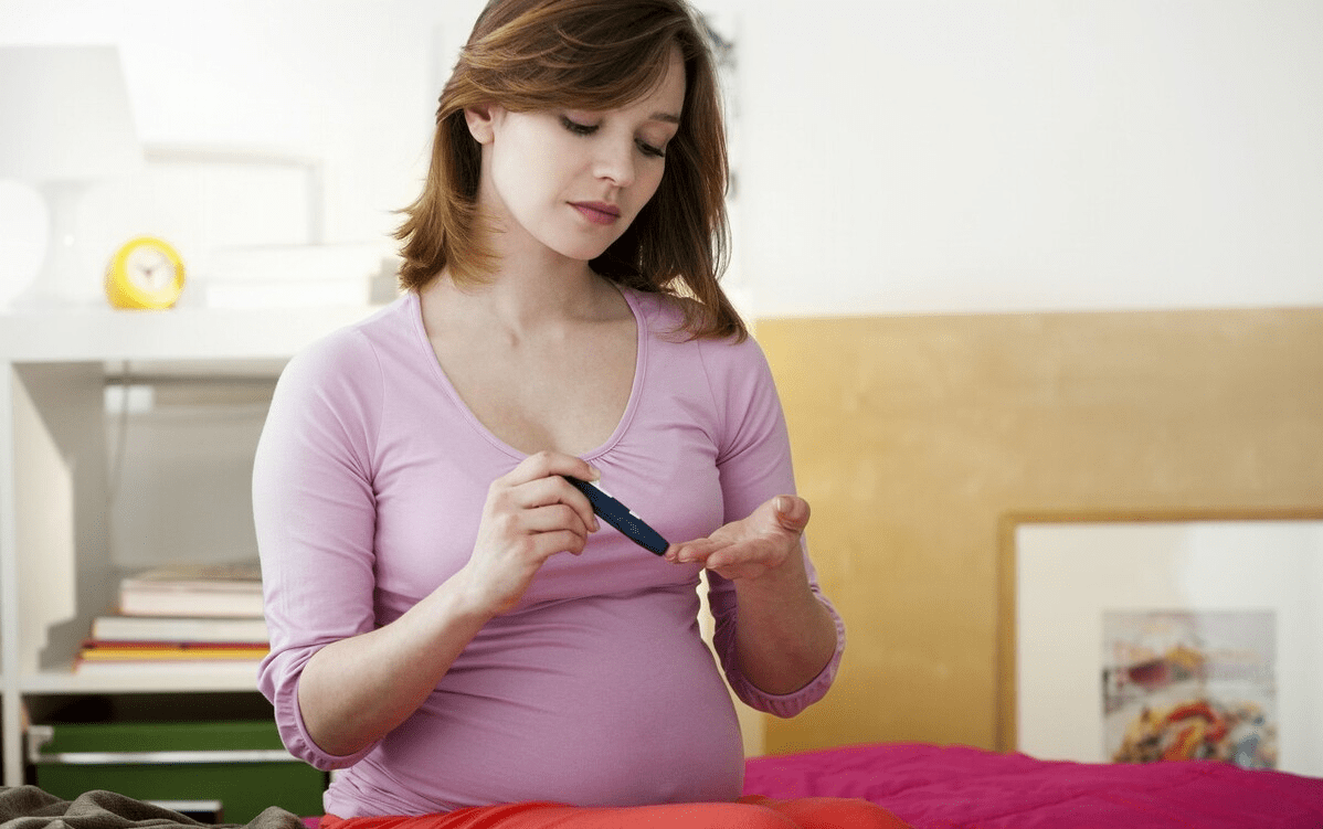 研究表明,怀孕三个月后,胎儿最怕的不是孕妈熬夜,而是这个习惯
