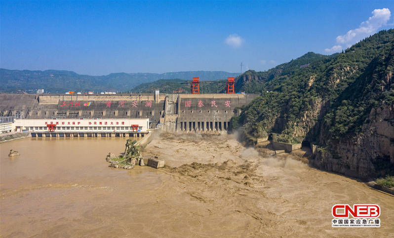 河南三门峡水利枢纽开启敞泄运用
