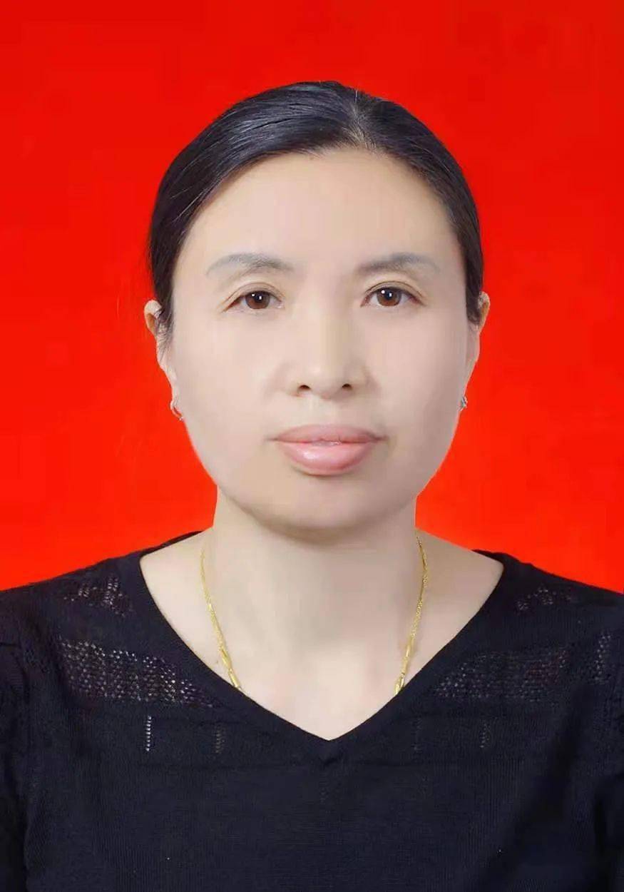 在宜章四中工作期间担任历史学科组组长,教务干事;在宜章一中工作期间