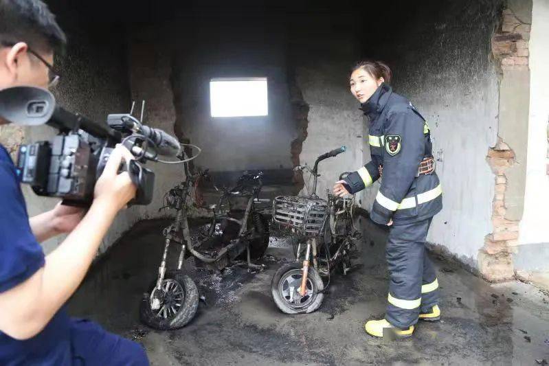 18秒,瞬间爆炸,多车烧毁!_电动车