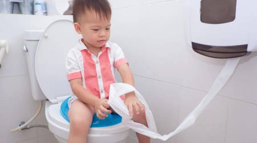 孩子不肯在幼儿园大便,我着急了半年,结果