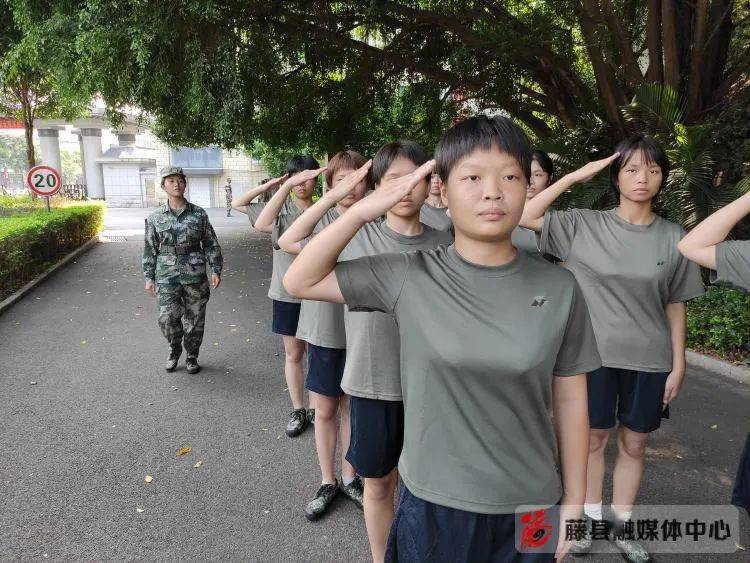 飒藤县4名预定女兵参加役前训练
