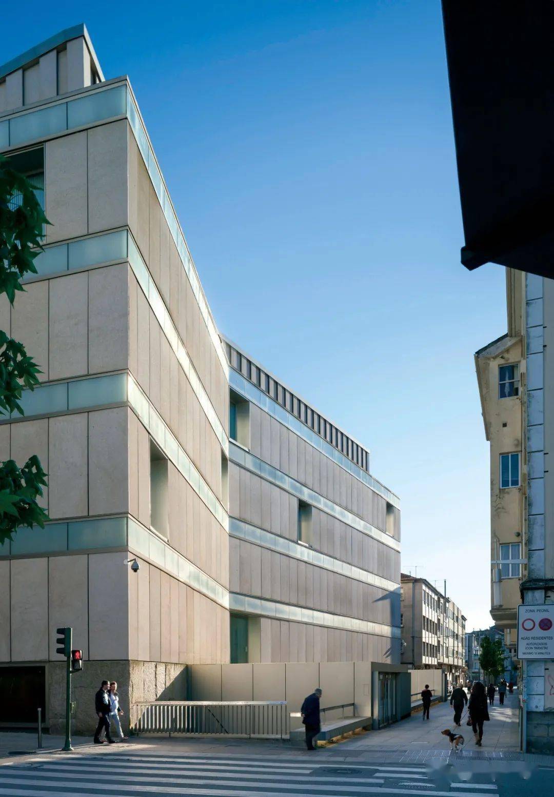 项 目 介 绍基于城市视角的扩建蓬特韦德拉博物馆不仅是对于历史建筑