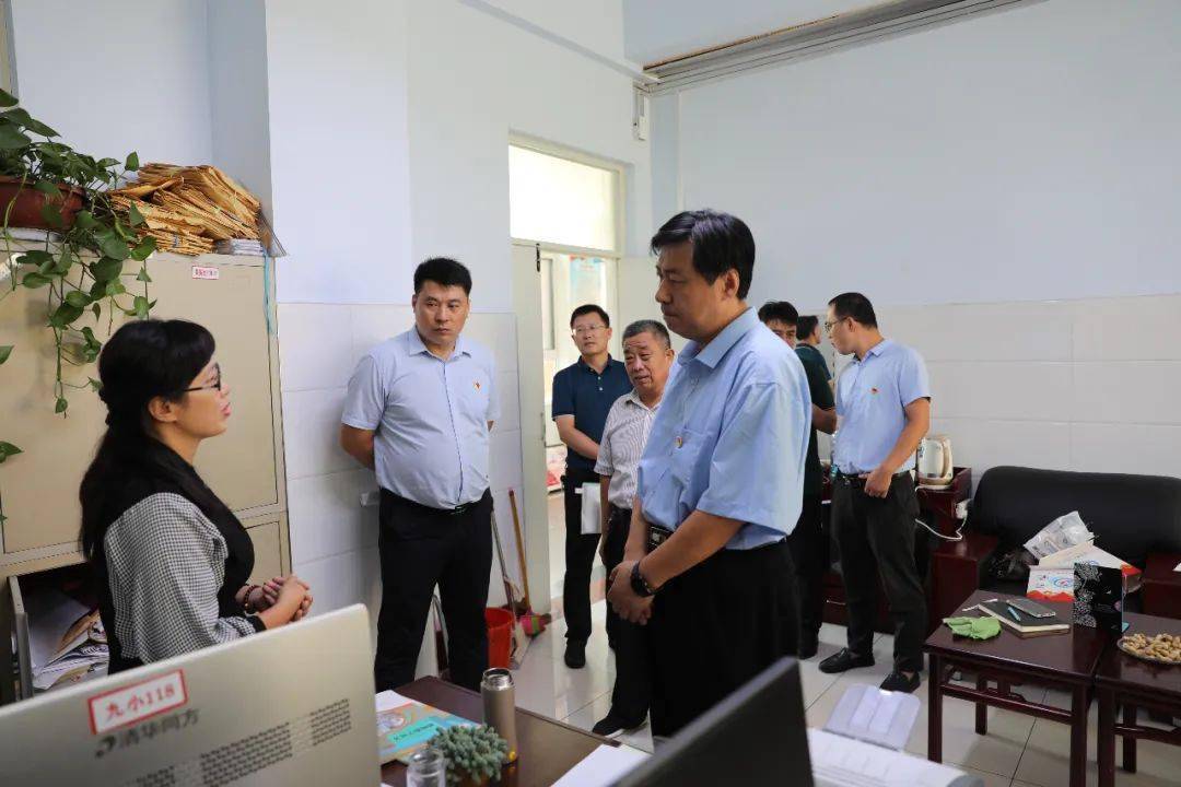 李鲁到学校调研党建工作