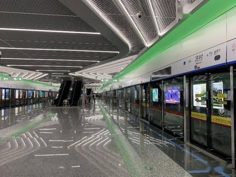 今天抢先试乘最快地铁广州18号线车厢亮了