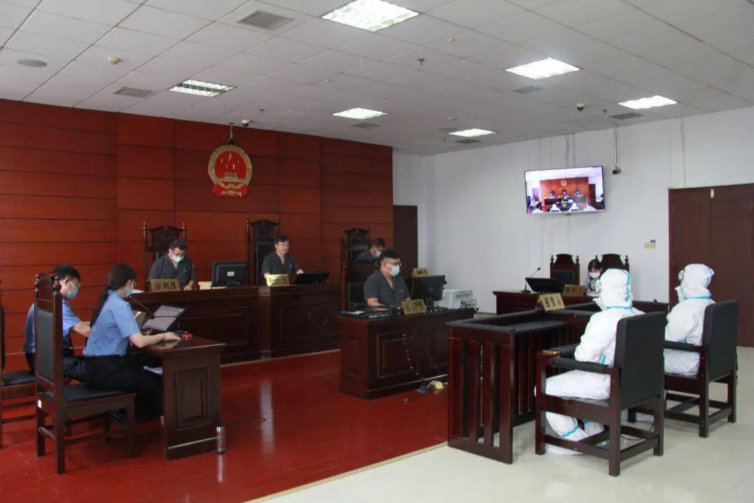 霸州法院开庭审理两起刑事案件