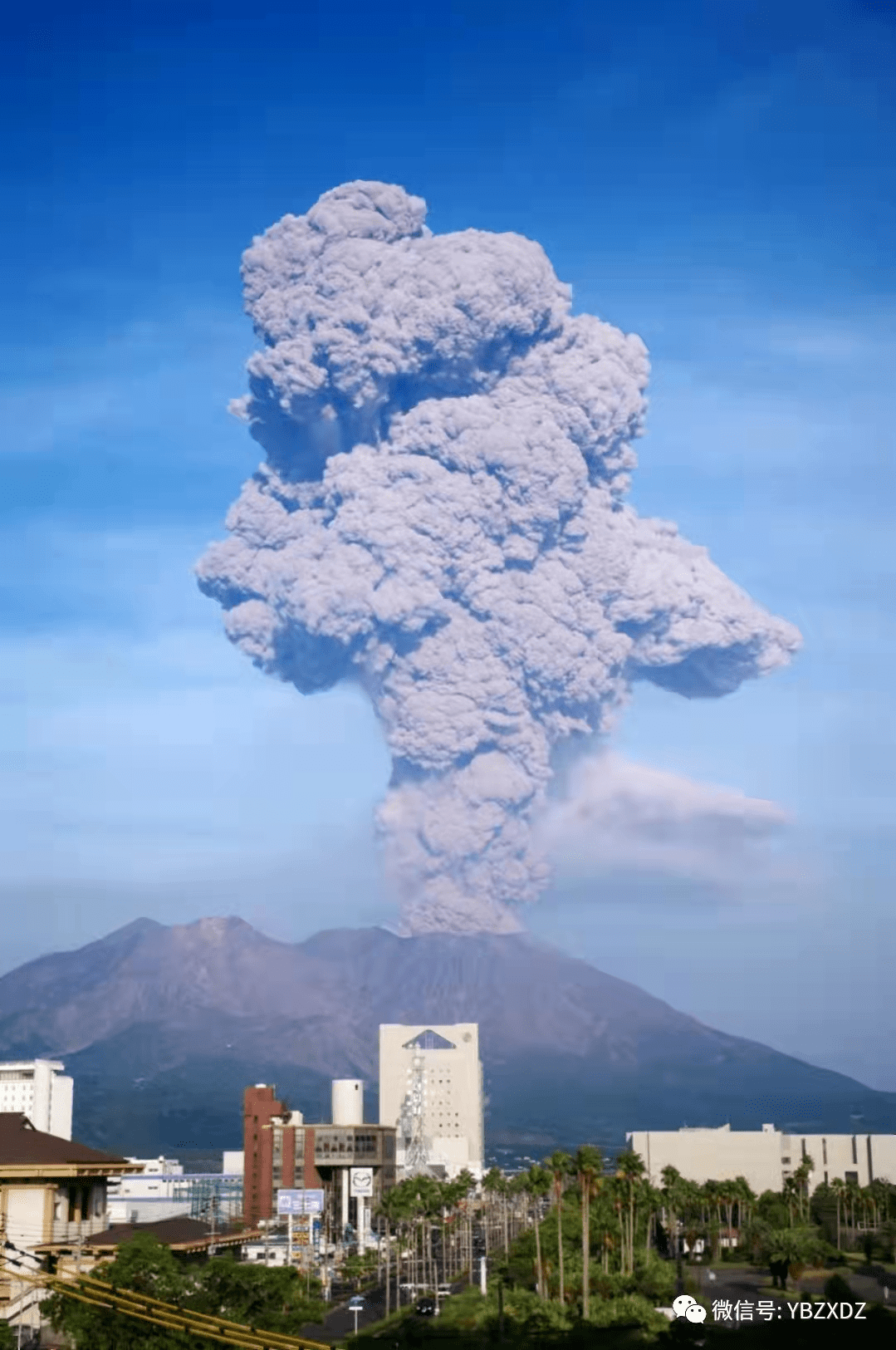 日本发生火山喷发