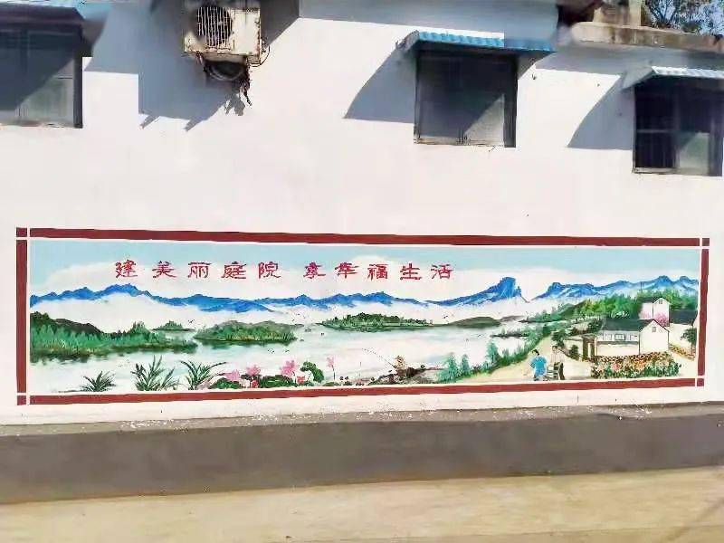 村容村貌得到极大改善,为更好提升人居环境,赞皇镇各村粉刷墙壁,绘制