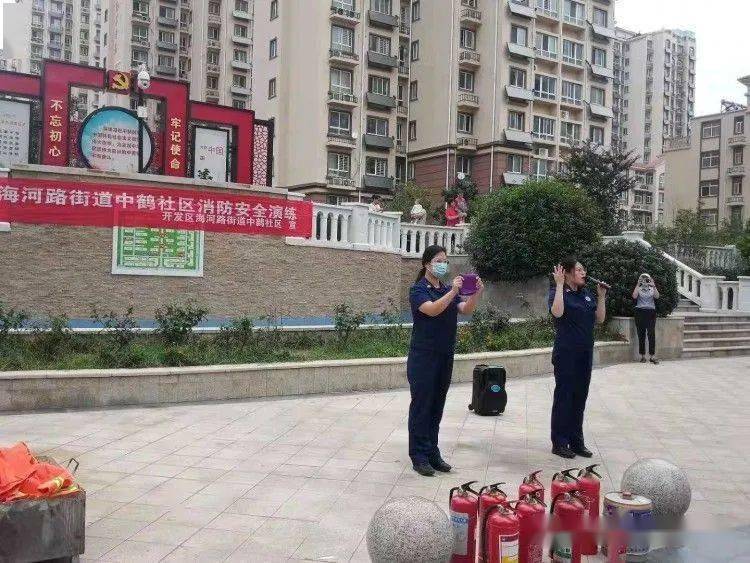 联合区消防大队在中鹤国际小区对辖区居民及物业进行消防培训和演练