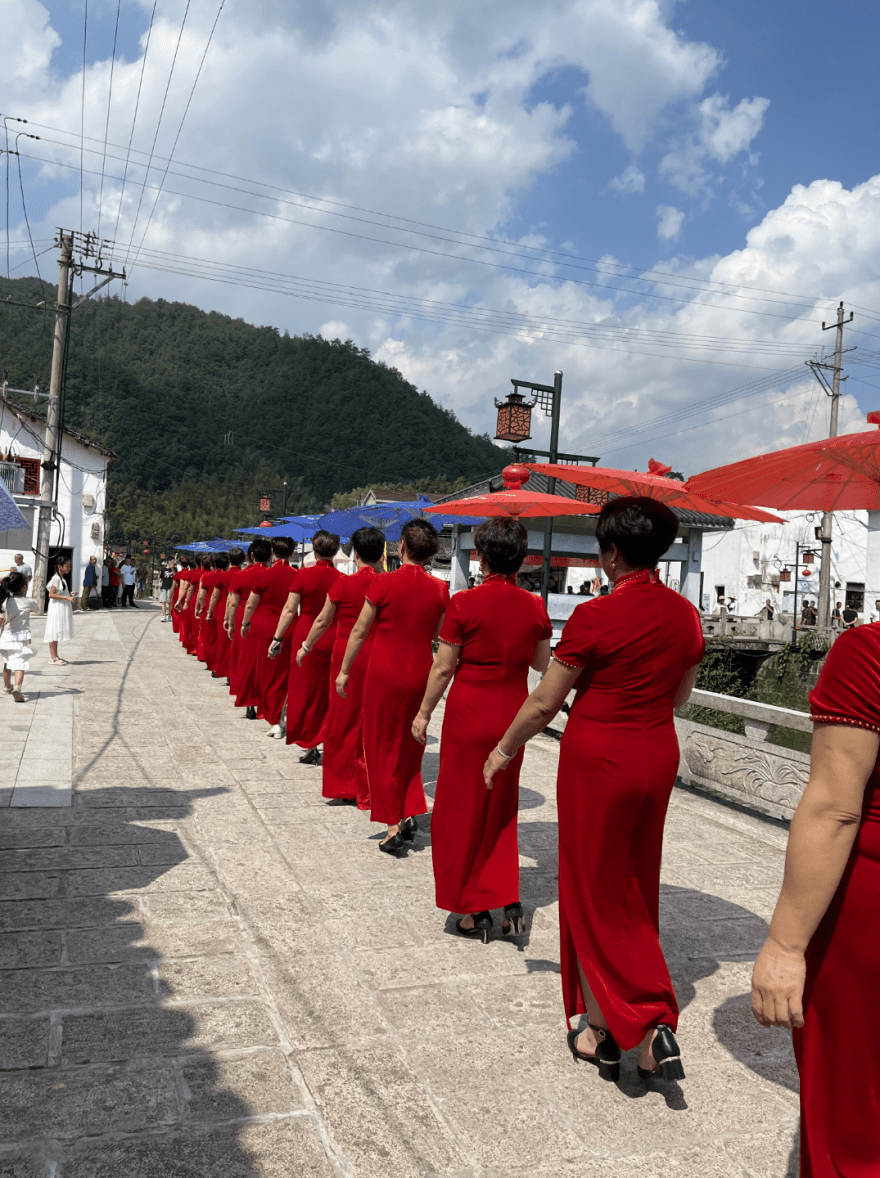 03雅里村迎中秋文艺踩街活动9月21日上午,雅溪文广旅体中心站在雅里村