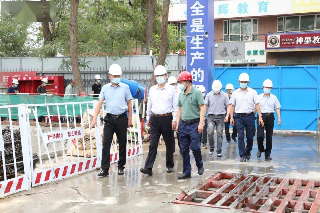 常务副校(院)长蒋文龄调研学员食堂住宿楼项目建设情况