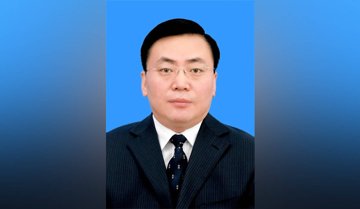内蒙古自治区副主席包钢任呼和浩特市委书记