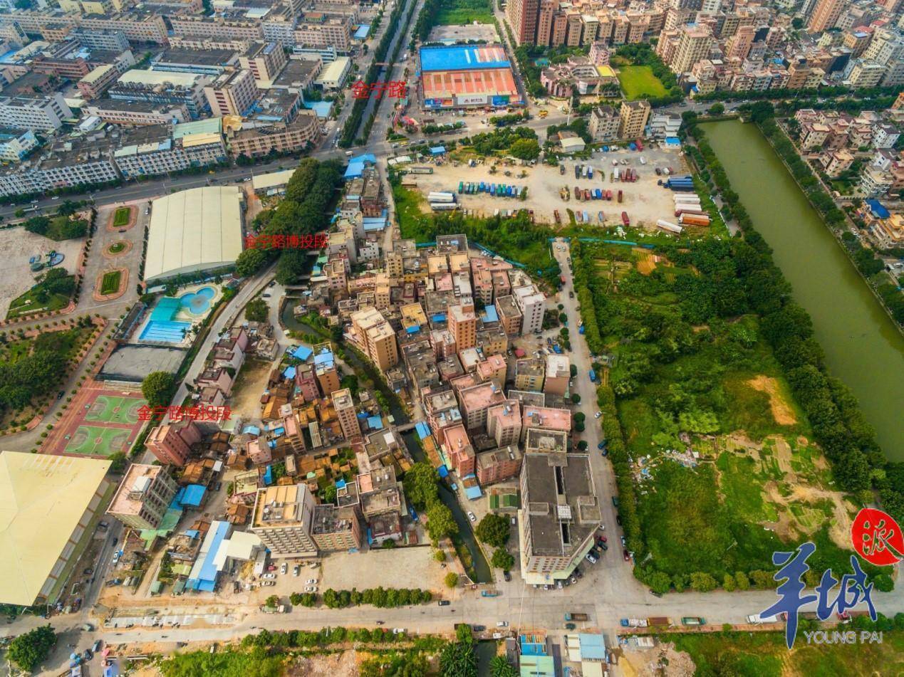 这段对话发生在东莞市虎门镇大宁社区的一间会议室内,对话的双方分别