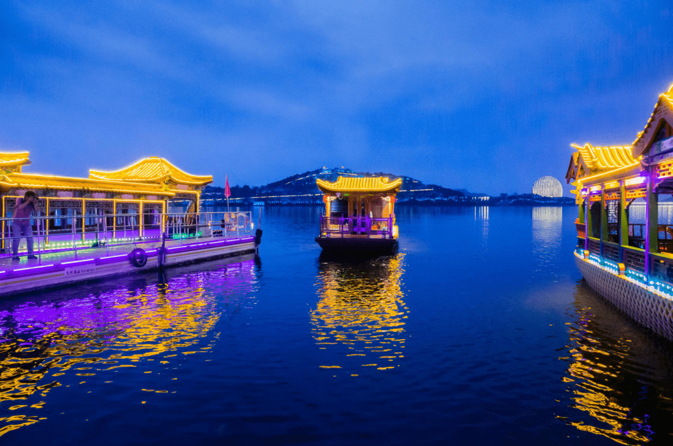 雁栖湖景区夜游接近尾声