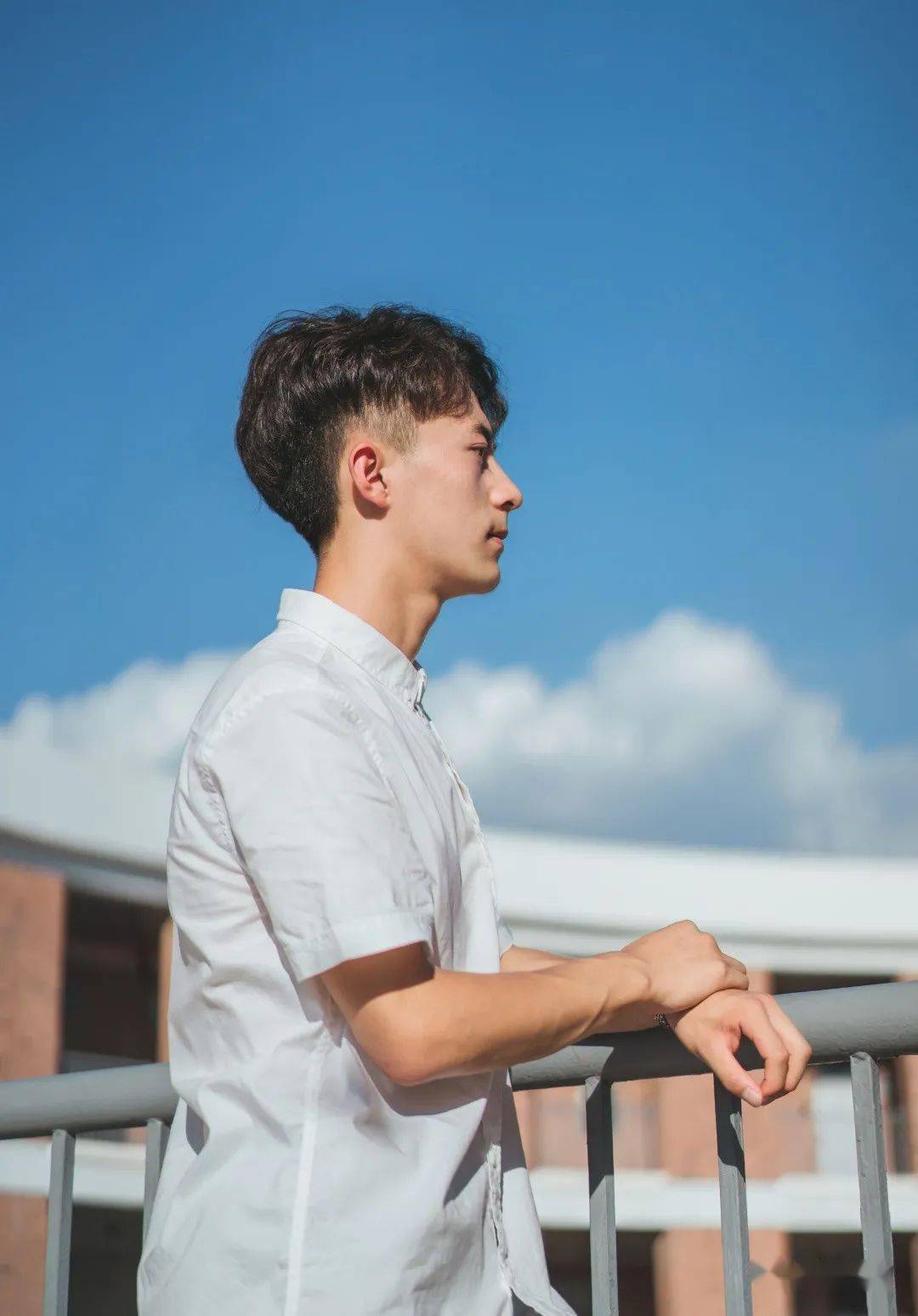 你刚好也回头看向我
