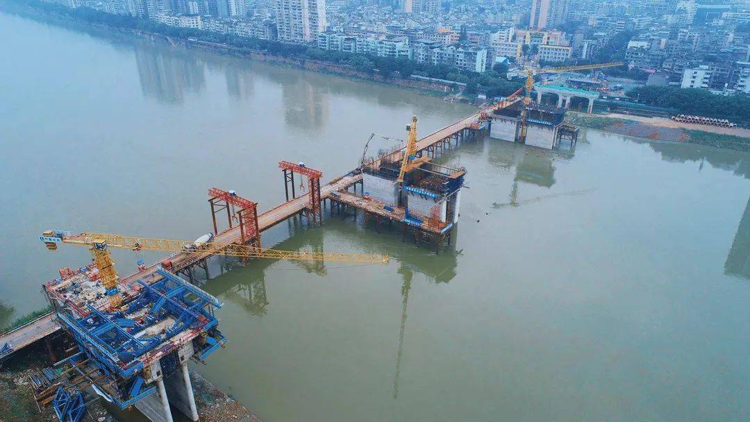 致江路大桥位于乐山市柏杨坝东片区连接岷江东西两岸致江路大桥工程