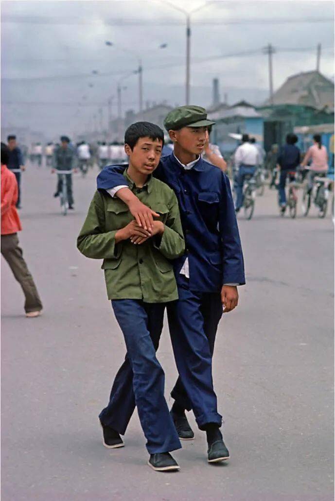 80年代中国最真实的100张老照片,无比怀念甚至有点想哭!