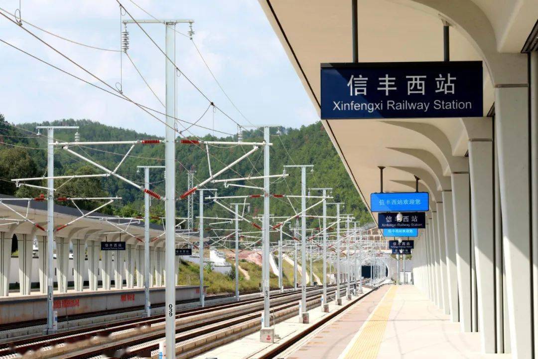 (赣深高铁信丰西站 倪述洵/摄)(赣深高铁龙南东站 廖国胜/摄)(赣深