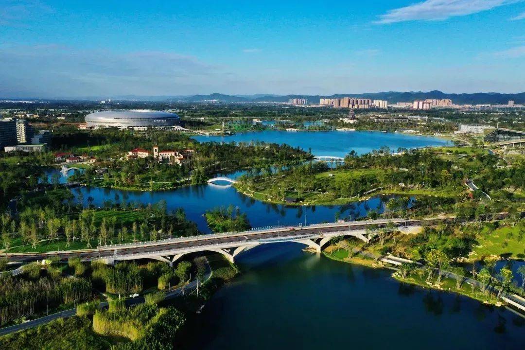 东安湖公园 图据见证龙泉驿 摄影/嘉楠